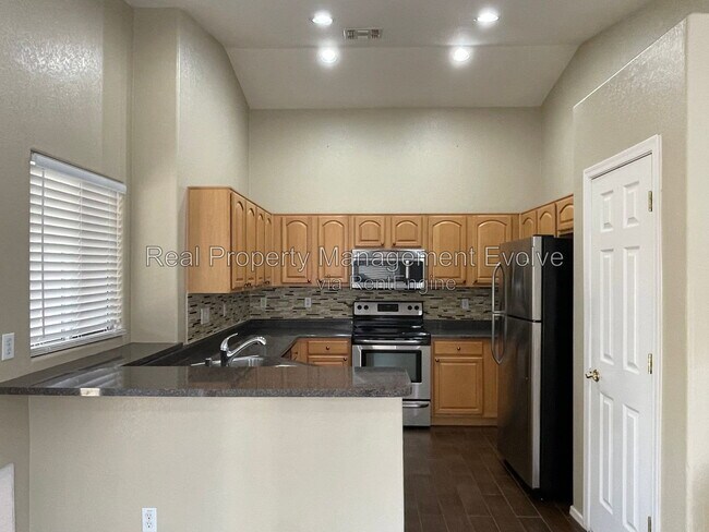 Building Photo - 8172 W Mary Ann Dr