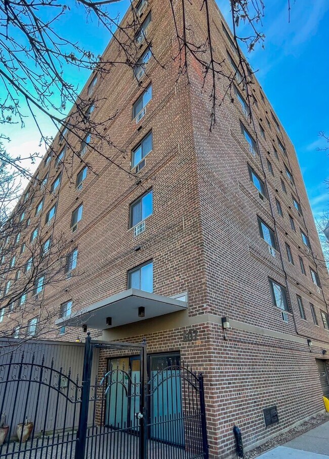 Building Photo - 607 W Wrightwood Ave