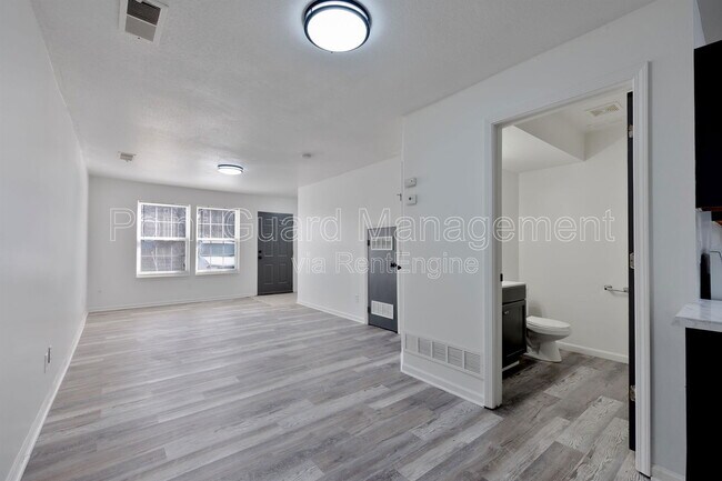 Foto del edificio - 321 W South Ave