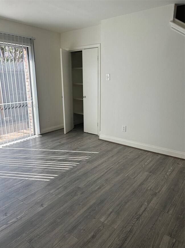 Building Photo - 7834 Oakington Dr