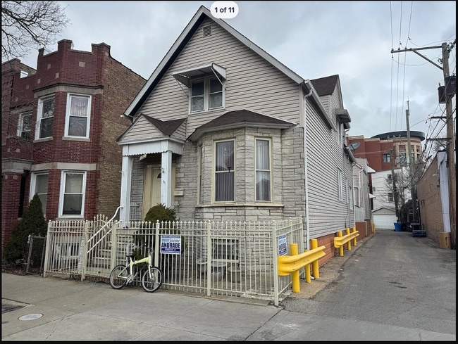Building Photo - 2814 W Fletcher St
