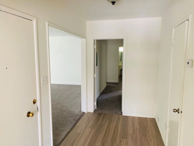 Building Photo - 1021 S Orange Grove Blvd