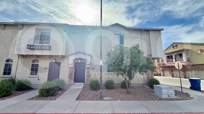 Foto del edificio - 1350 S Greenfield Rd