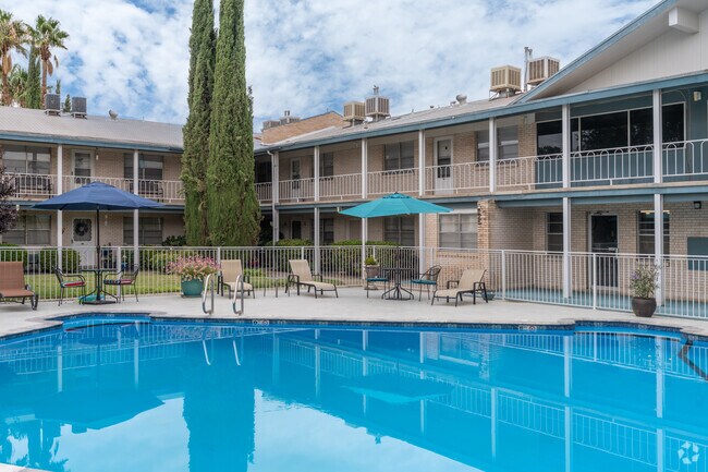 Piscina - Edgemere Apartments
