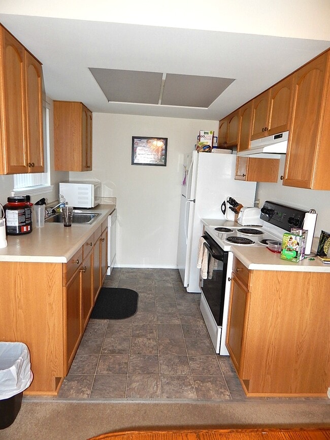 Kitchen - 20816 74th Ave W