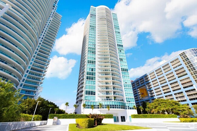 Building Photo - 2101 Brickell Ave