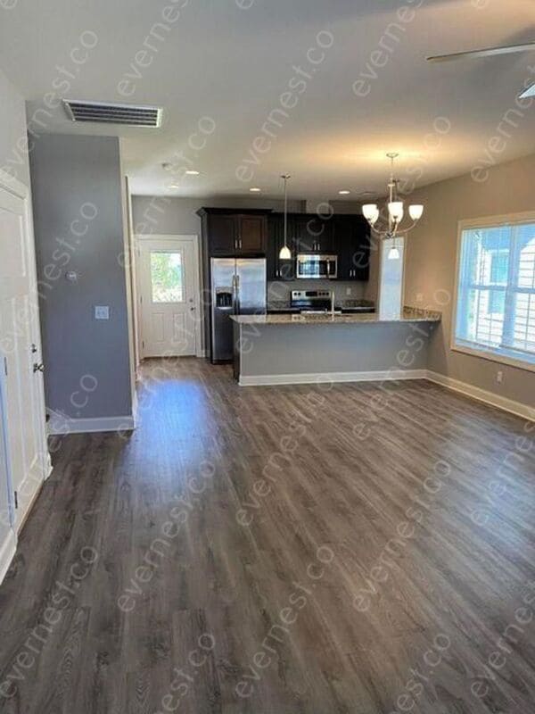 Building Photo - 5340 Roosevelt Rd