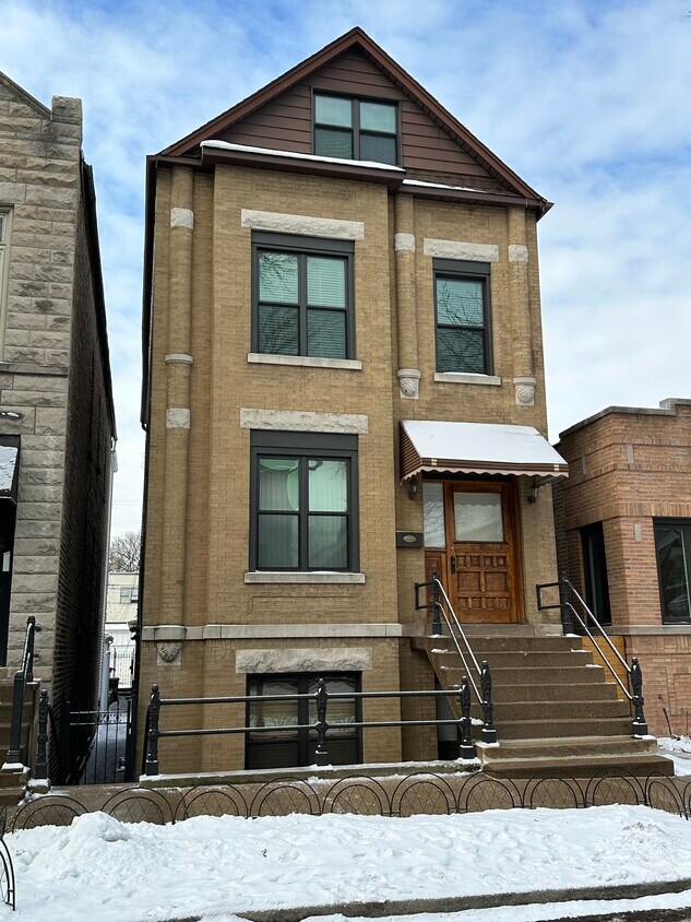 Primary Photo - 3318 S Lowe Ave