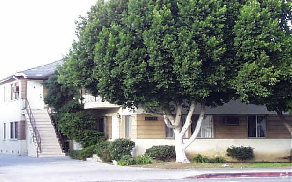 Foto del edificio - 13801 Sherman Way