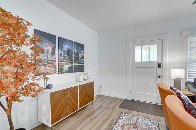 Building Photo - 7 Hunt St