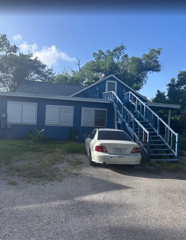 Building Photo - 310 N Rock Island St