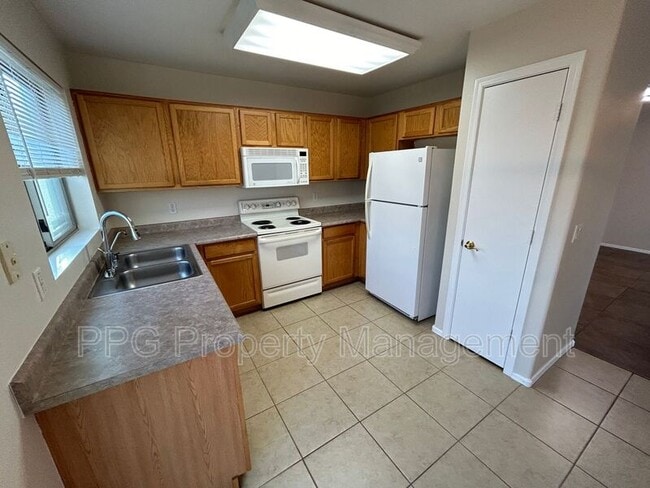 Building Photo - 16649 W Tasha Dr