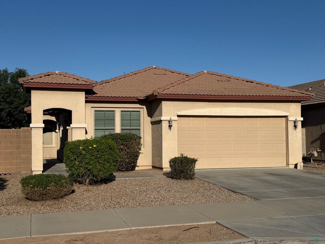 Primary Photo - 3 bedroom close to downtown queen creek