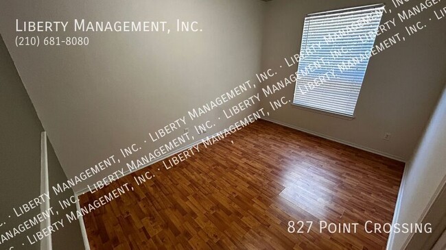 Building Photo - 827 Point Crossing