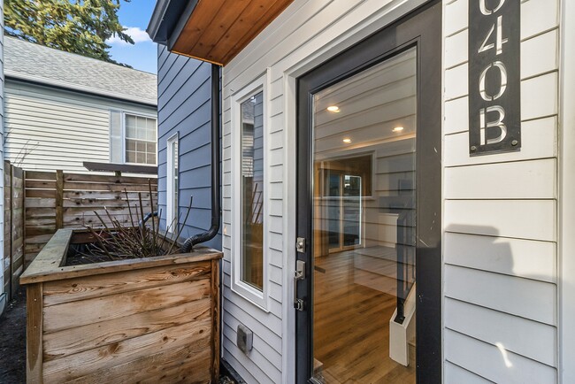 Photo - 1040 S Donovan St Townhome