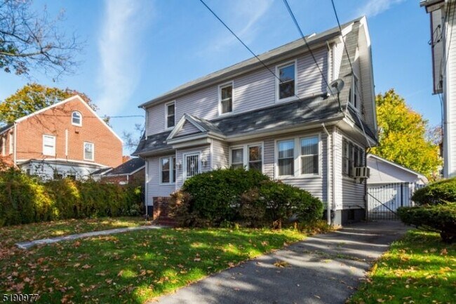 Building Photo - 151 Keer Ave