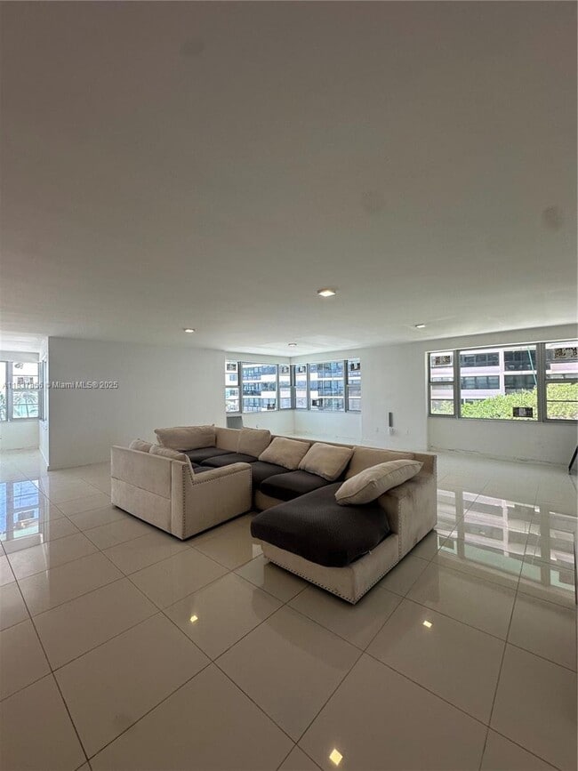 Building Photo - 5255 Collins Ave