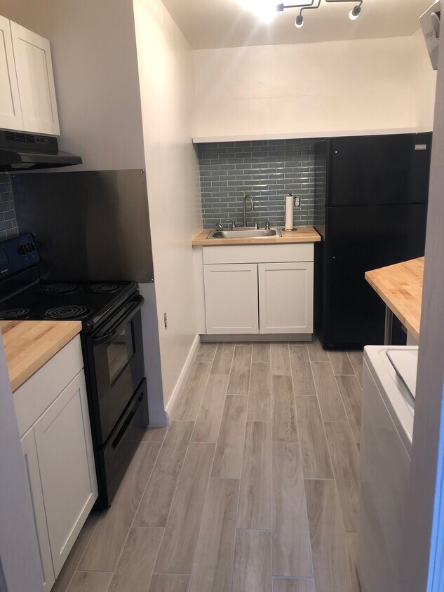Newly renovated kitchen - 61 MacCorkle Ave SW