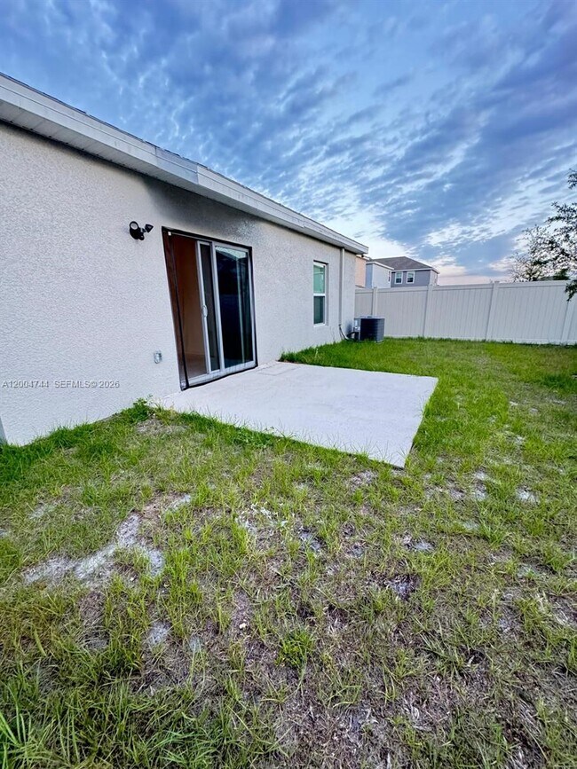 Building Photo - 1204 Deepwater Cir