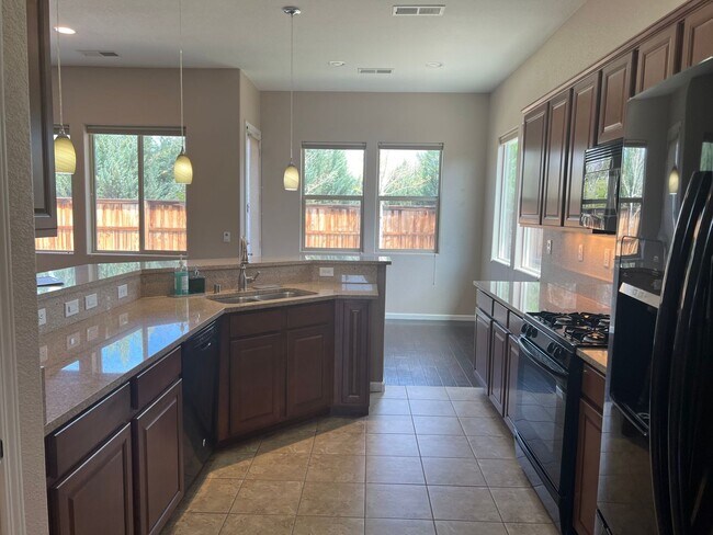 Building Photo - Located in the Gated community of the Vine...