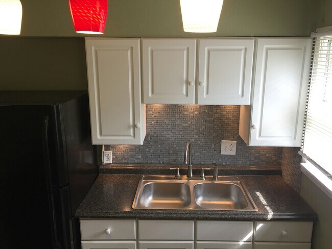 Foto del edificio - 4614 E 16th St