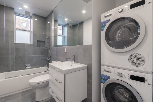 Building Photo - 5530 Cote Saint-Luc Road