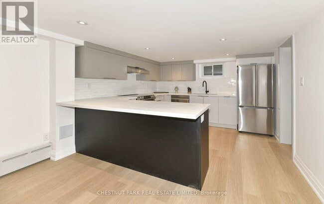 Building Photo - 11 Rose Park Crescent