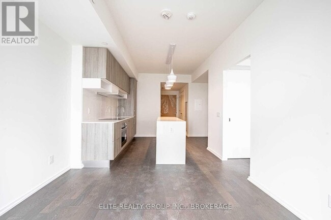 Building Photo - 5-2115 Soudan Ave