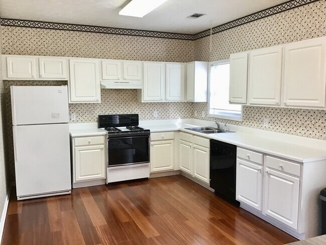 Building Photo - 2577 Riverwood Spg