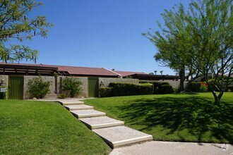 Building Photo - 204 N Hermosa Dr