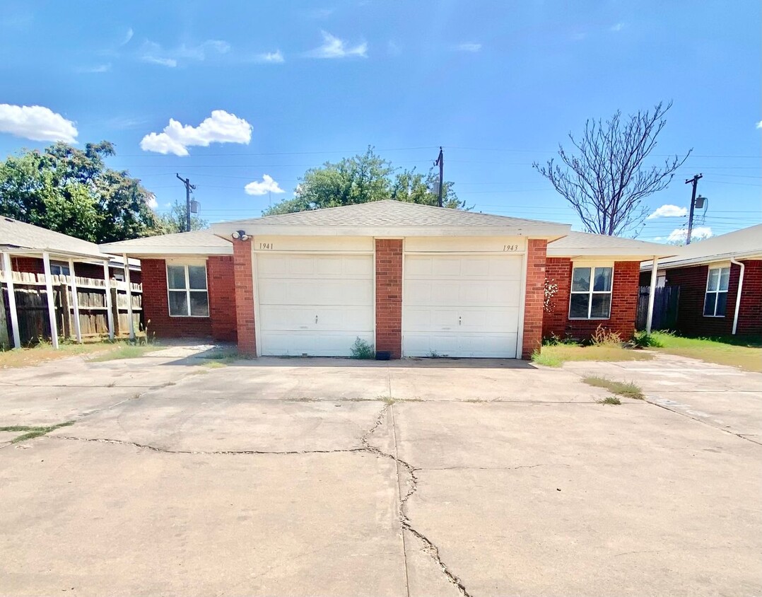 Primary Photo - 3 bedroom, 2 bathroom duplex