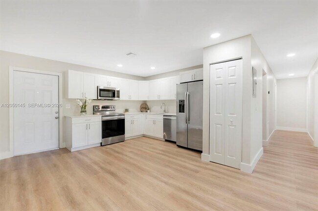 Foto del edificio - 702 NW 18th St