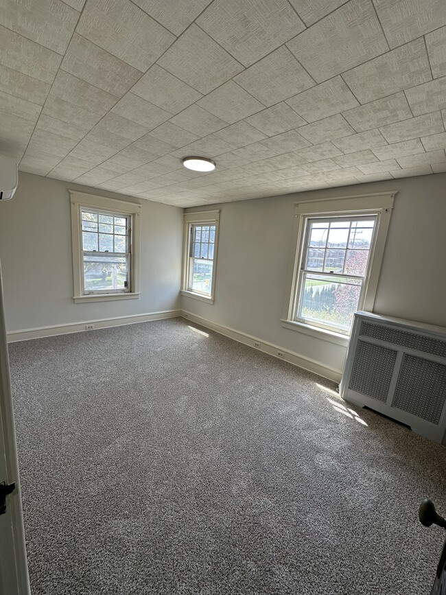 Building Photo - 700 Carsonia Ave
