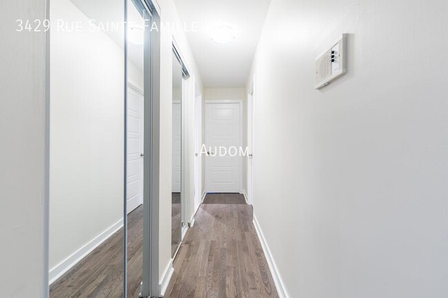 Building Photo - 3429 Rue Sainte-Famille