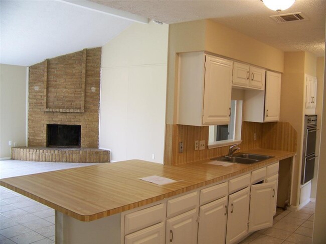 Building Photo - 4742 Tain Dr