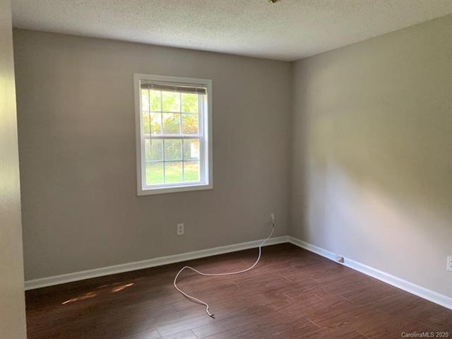 Foto del edificio - 2611 Holton Ave