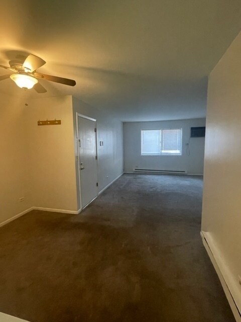 Building Photo - 165 N Waters Edge Dr