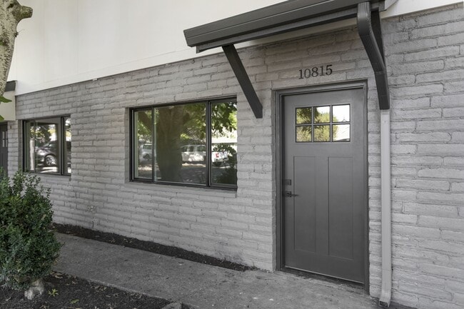 Building Photo - 10815 NE 7th St