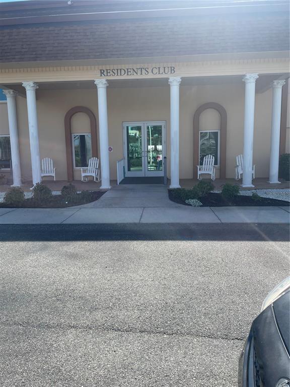 Foto del edificio - 4900 Brittany Dr S