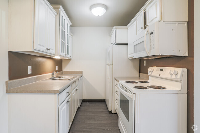 1BR, 1BA - 701SF - Kitchen - Towne Square Apartments