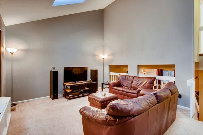 Building Photo - 3 bed, 2 bath Multi-Level Home on Cul-De-Sac