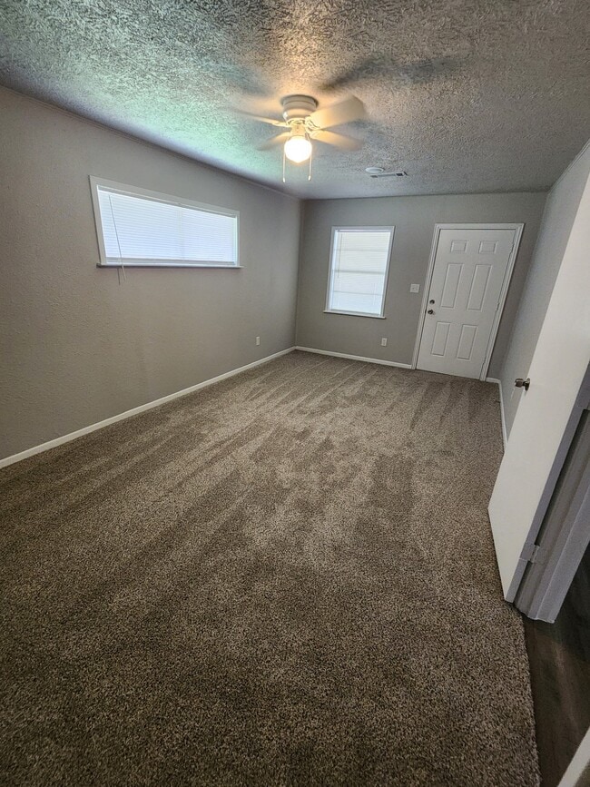 Building Photo - 610 Tovrea Rd