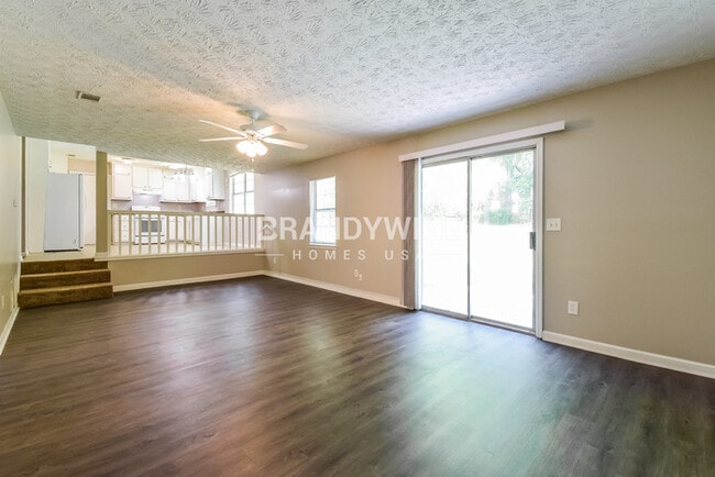 Building Photo - 911 Walnut Creek Ln