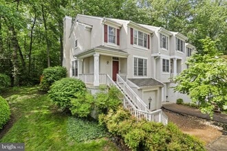 Building Photo - 11300 Fairwind Way