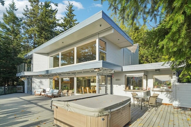 Building Photo - 5408 Sunset Ave