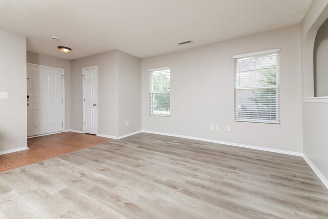 Foto del edificio - 3120 Varcroft Rd
