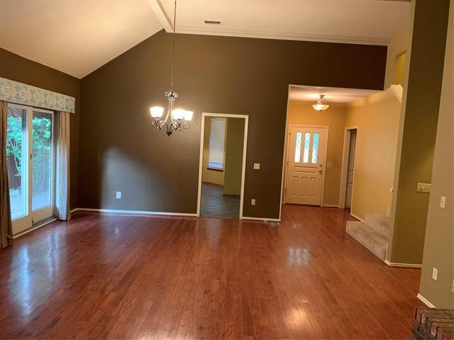 Foto del edificio - 245 Tanbark Cir