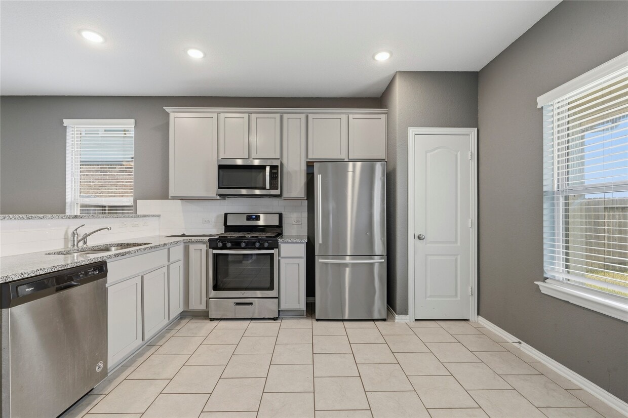 Building Photo - 7422 French Quarter Ct