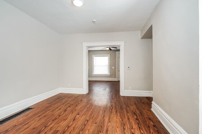 Foto del edificio - 235-237 Avondale Ave