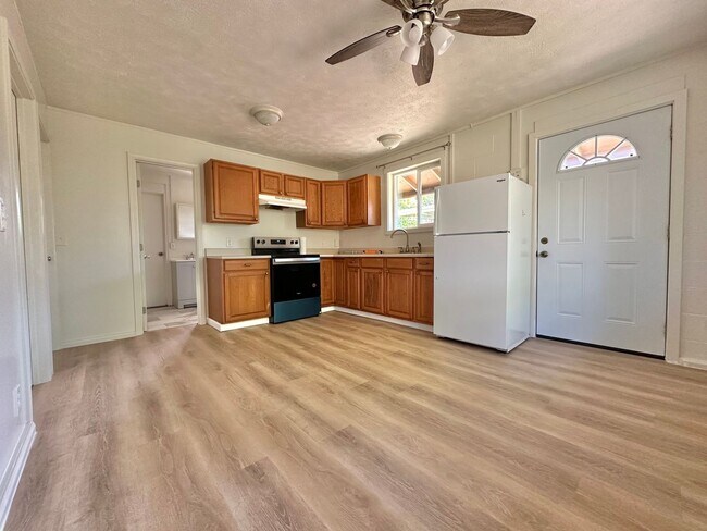 Building Photo - 453 W Papa Ave